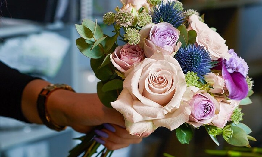 Image 3: Guided Floral Centerpiece Workshop in London