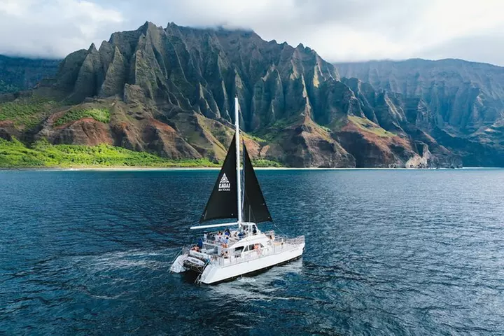 Deluxe Na Pali Morning Snorkel Tour on the Lucky Lady