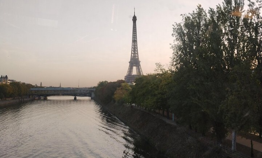 Image 22: Visite de l'ascenseur de la Tour Eiffel au deuxième étage et option...