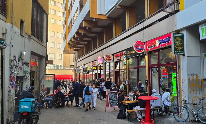 Image 19: Das echte Berlin - Street, Food und History - Tasty Bike Tour