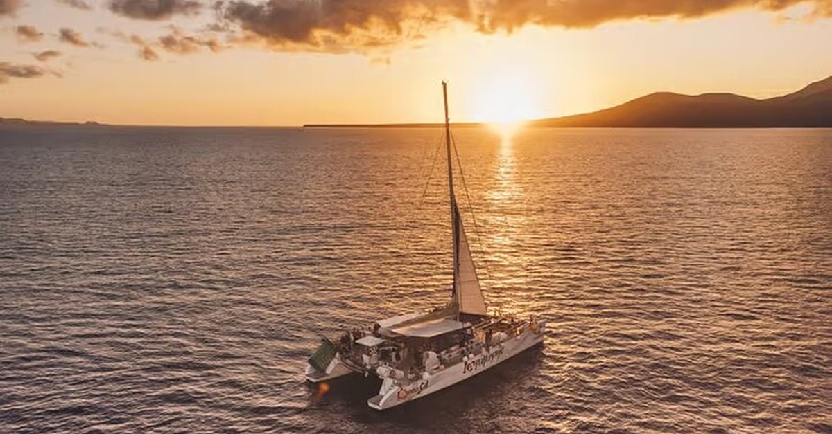 Puesta de sol en catamarán por el sur de Lanzarote