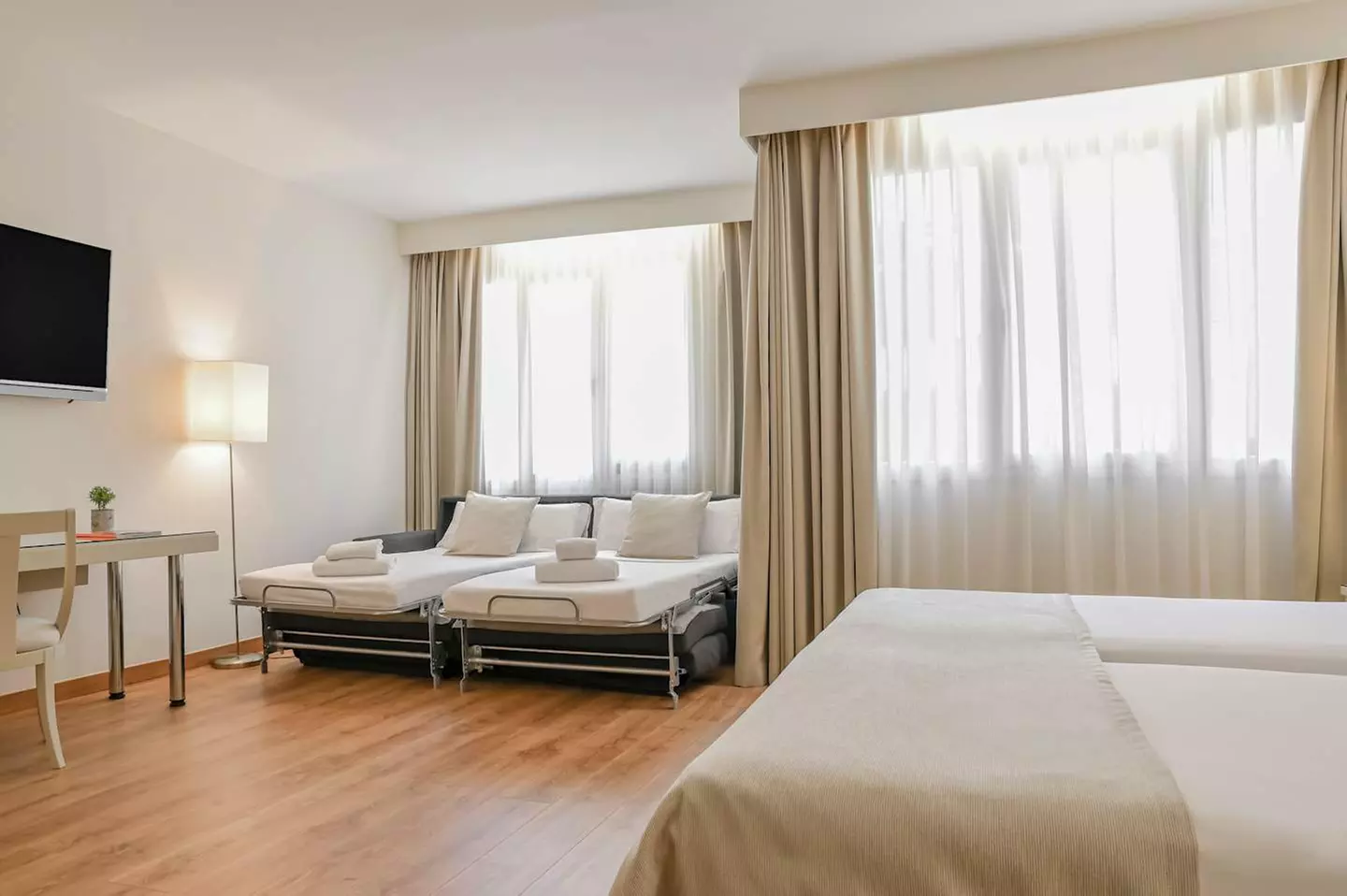 ✈ SPANIEN | Barcelona - Mariano Cubi Aparthotel Barcelona 4*, 2 Näc...