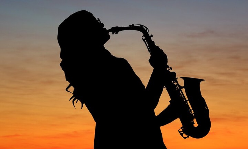 Image 2: Barcelona Sunset Private Saxiphone y barra libre