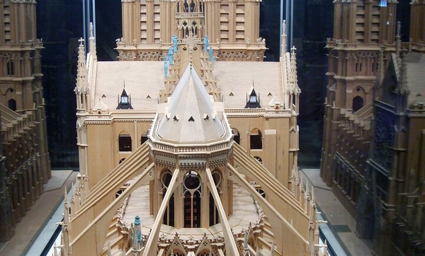 Image 17: Accès Notre-Dame : Explorez l'intérieur avec un Guide agréé.