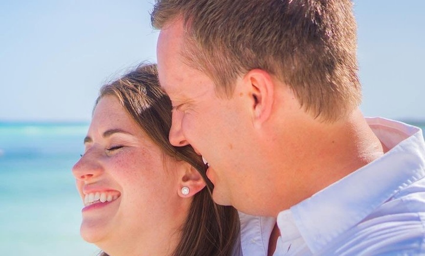 Image 9: Cancun Romantic Beach Photoshoot