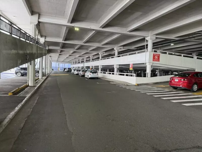 Parking at P1730 - Ala Moana Hotel - Street Spaces