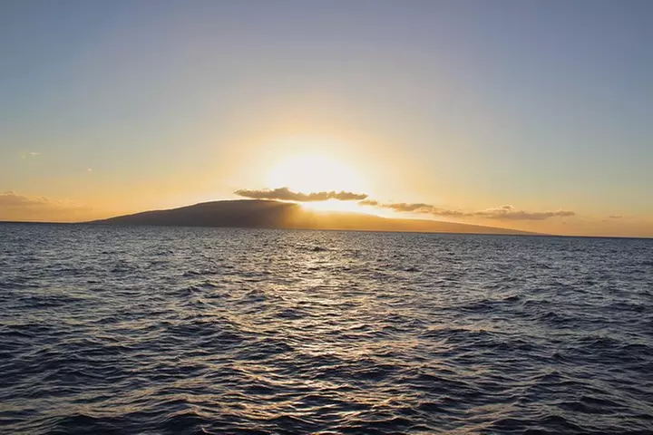 From Ma'alaea Harbor: Sunset Dinner Cruise Aboard the Quicksilver