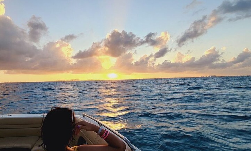 Image 7: VIP Sunset Tour in Cancun by Yacht