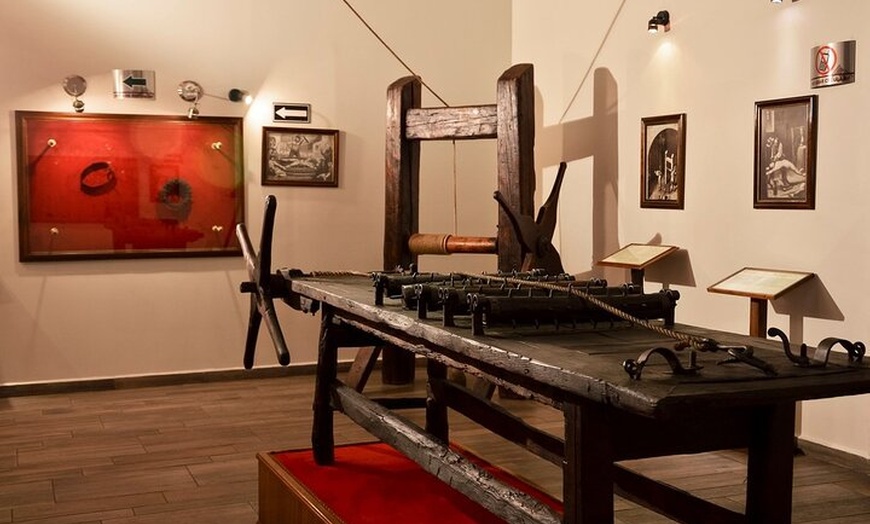Image 3: Tour Nocturno y Museo de la Inquisición en Granada Misteriosa