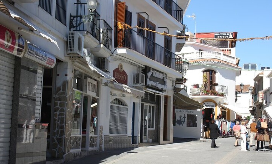 Image 3: Excursión privada de un día a Nerja y cuevas desde Málaga