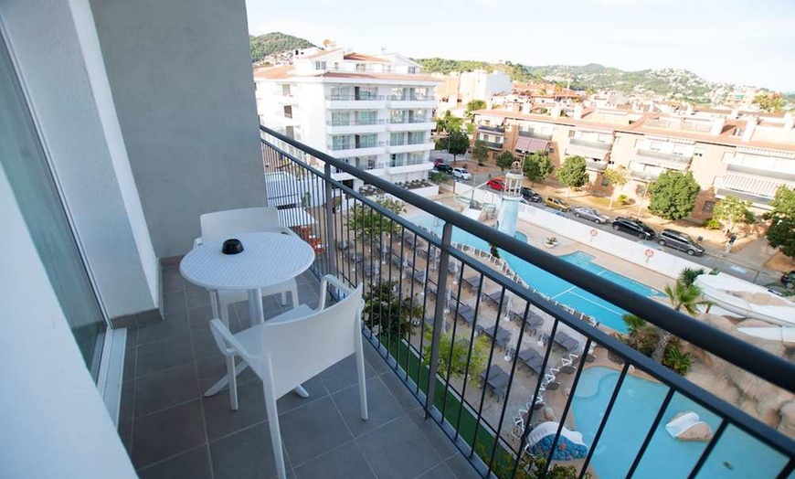 Image 25: ✈ COSTA BARCELONA | Pineda de Mar - Hotel Pineda Splash 4* - Baseny