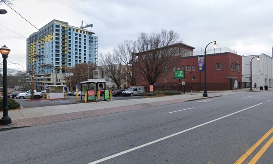 Image 4: Parking at 521 Peachtree St. NE. Lot