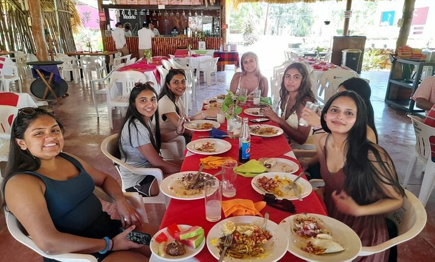 Image 5: Tour to Chichen Itza-Tickets, food and cenote