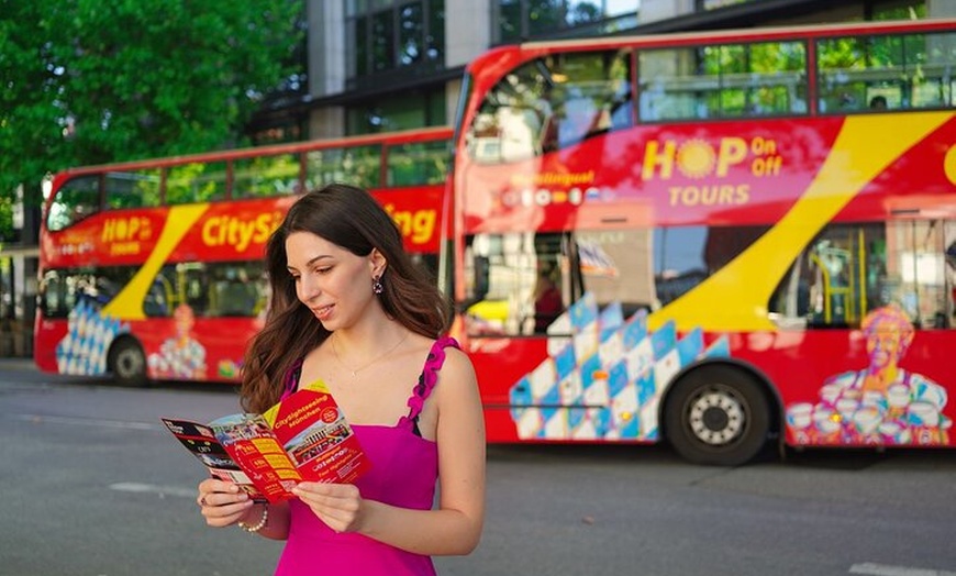 Image 2: Hop-On-Hop-Off-Tour CitySightseeing München