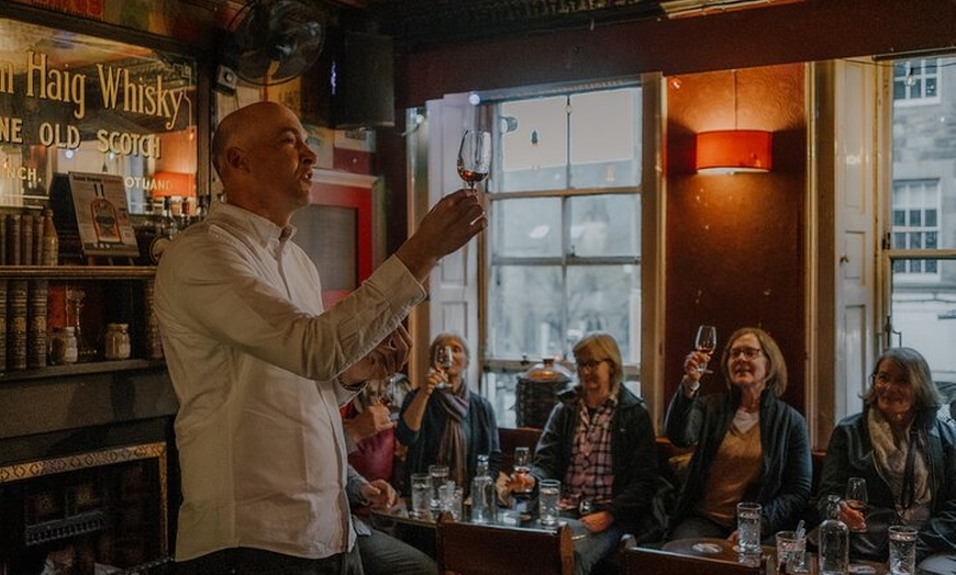 Image 5: Edinburgh: Whisky Tasting with Storytelling in a Historic Pub