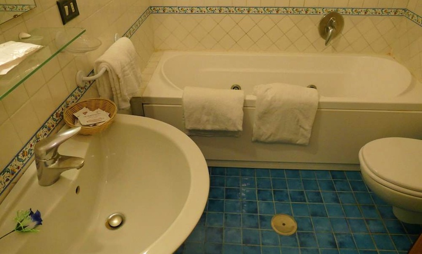 Image 5: ✈ ITALIE | Naples - Nuovo Rebecchino 3* - City break