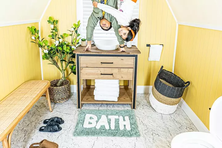 Upside Down House Photo Experience in Sydney - Image 7