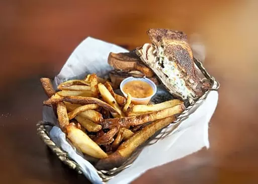 5% Cash Back at City Tavern