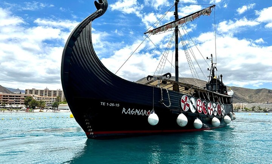 Image 2: Crucero con Bebidas, Avistamiento de Ballenas y Tiempo para Nadar