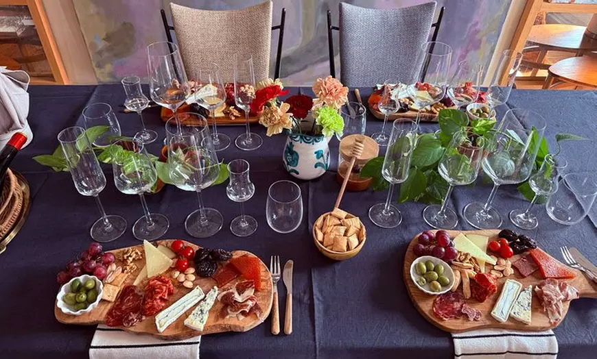 Image 6: Vinos y maravillas: Una cata española en una galería de arte privada