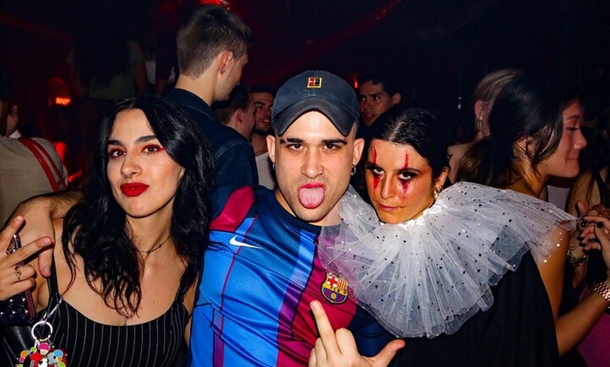 Image 45: Pubcrawl de Halloween en Madrid – Barra libre, chupitos y entrada V...