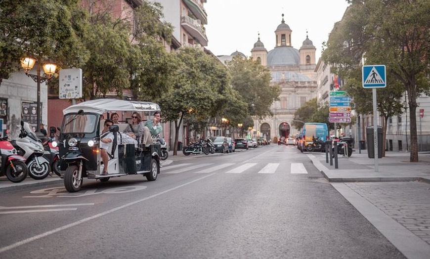 Image 3: Tour Experto Plus por Madrid en Eco Tuk Tuk Privado
