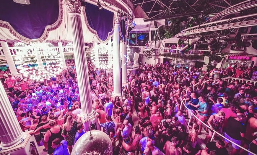 Image 7: Ibiza : 4 x discoteca y piscina Party Pass