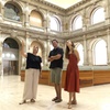 Image 1: Visita privada al Museo del Prado con recogida, sin colas y vino