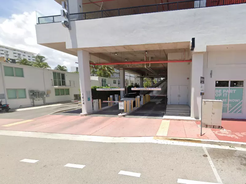 Parking at 1212 Lincoln Rd. Garage