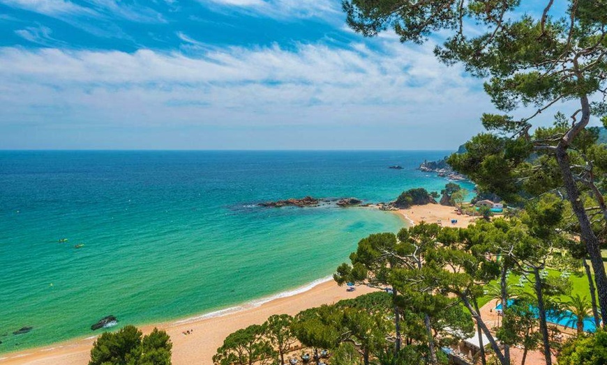 Image 1: ✈ COSTA BRAVA | Lloret de Mar - Hotel Santa Marta 5* - Piscine exté...