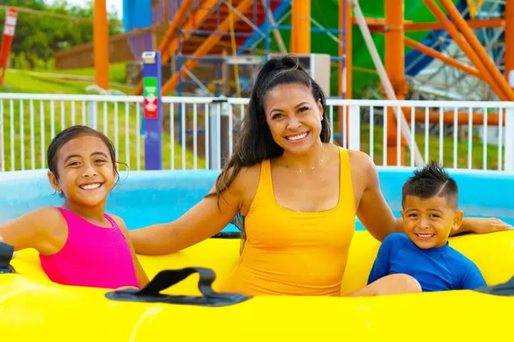 Wet 'n' Wild Waterpark Admission with Waikiki Transportation