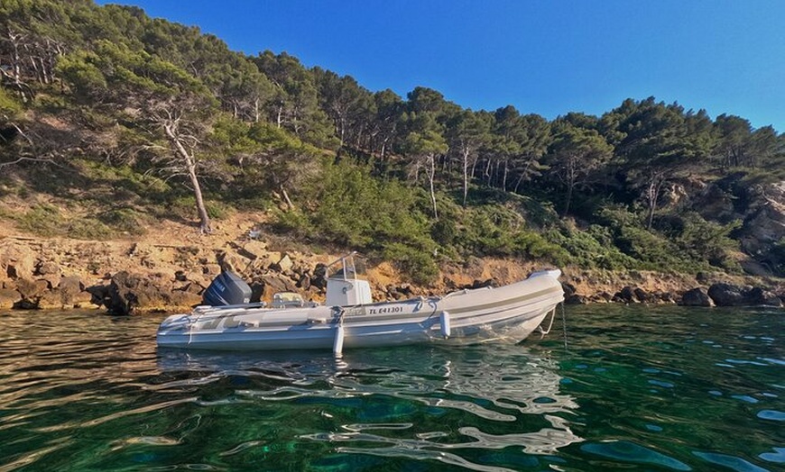 Image 2: Un Bateau Privatisé, dans les Calanques de Port d'Alon !