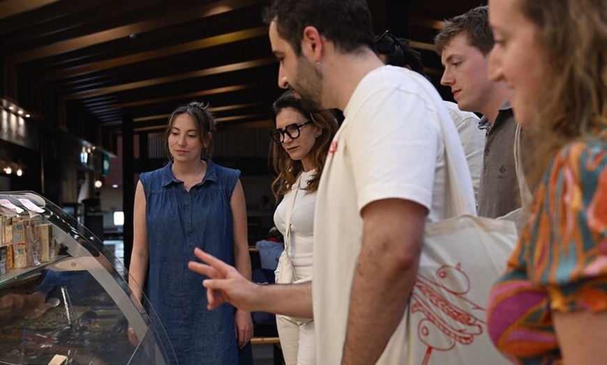 Image 5: Tour gastronómico moderno y auténtico de Madrid con maridaje de vinos