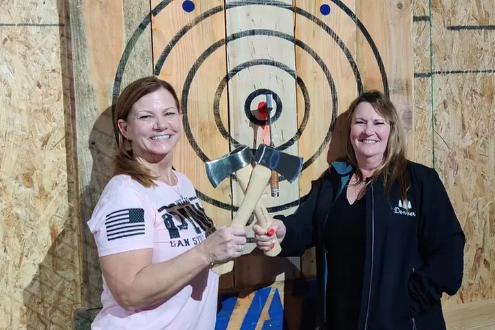 90 Minute Axe Throwing Guided Experience in Clearwater at Hatchet H...
