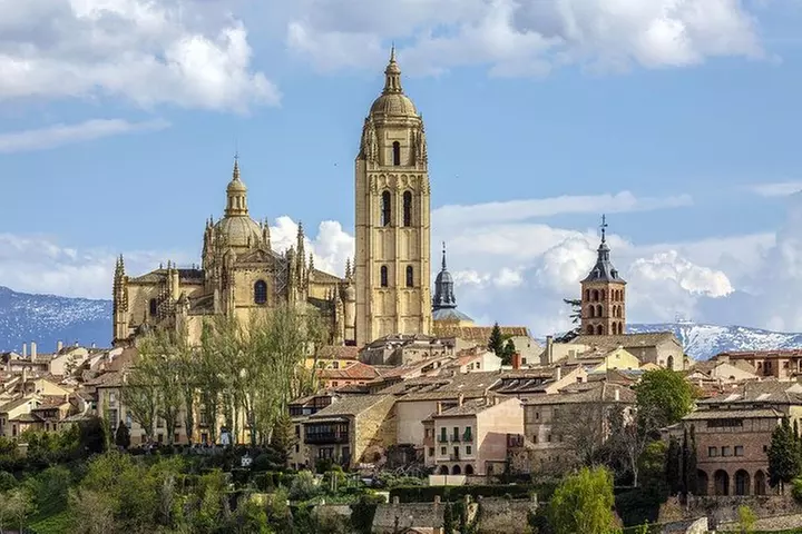 Madrid a Ávila & Segovia : Tour de día completo por los puntos culm...