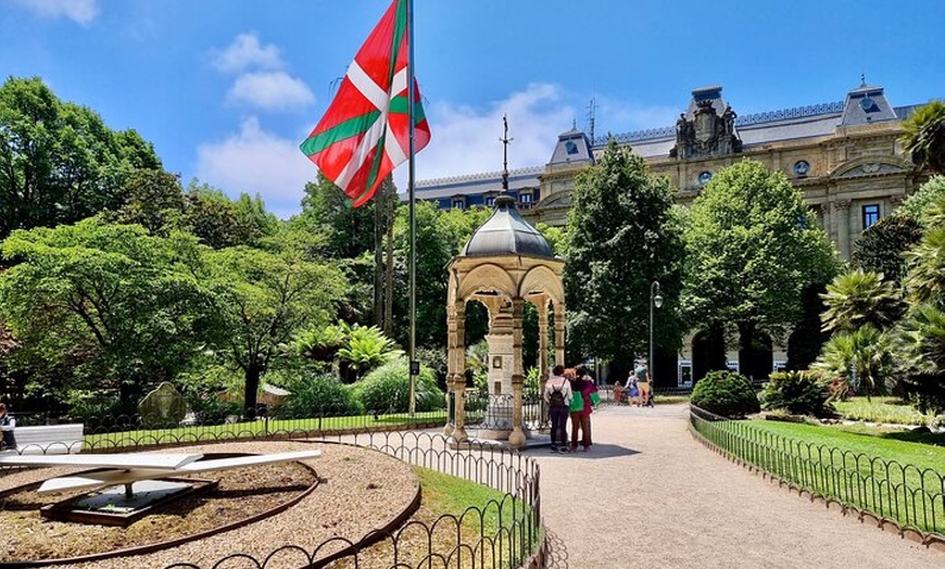 Image 14: Recorrido Histórico a Pie en San Sebastián con Pintxo y Bebida