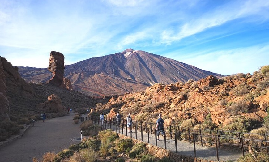 Image 1: Parque Nacional Teide con furgoneta