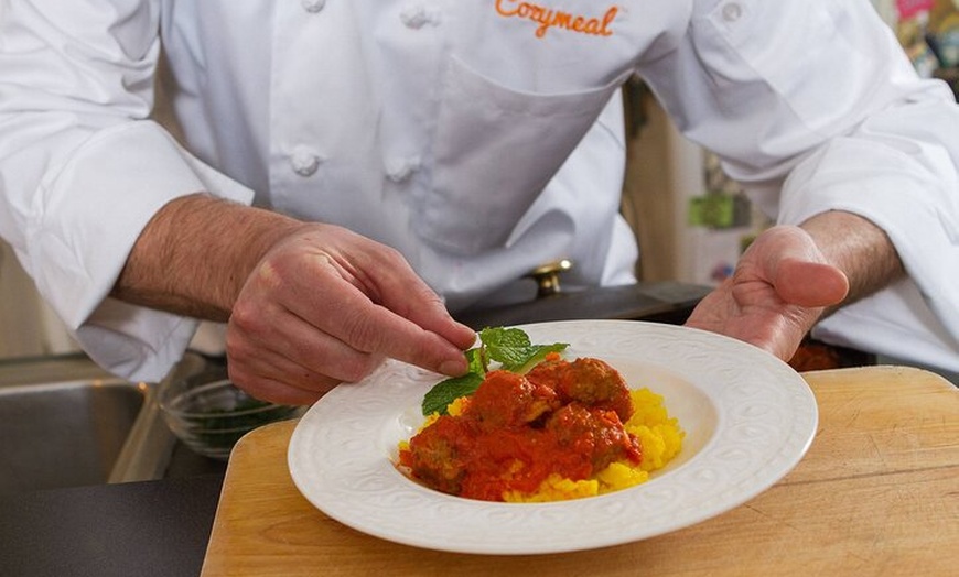 Image 1: Elaborar Tapas Tradicionales Españolas + Vino Local (3 - Comida de ...