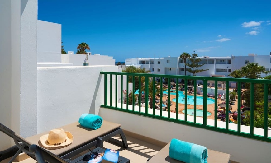 Image 12: ✈ LANZAROTE | Costa Teguise - Galeón Playa 3*, 4 nachten - Stadscen...