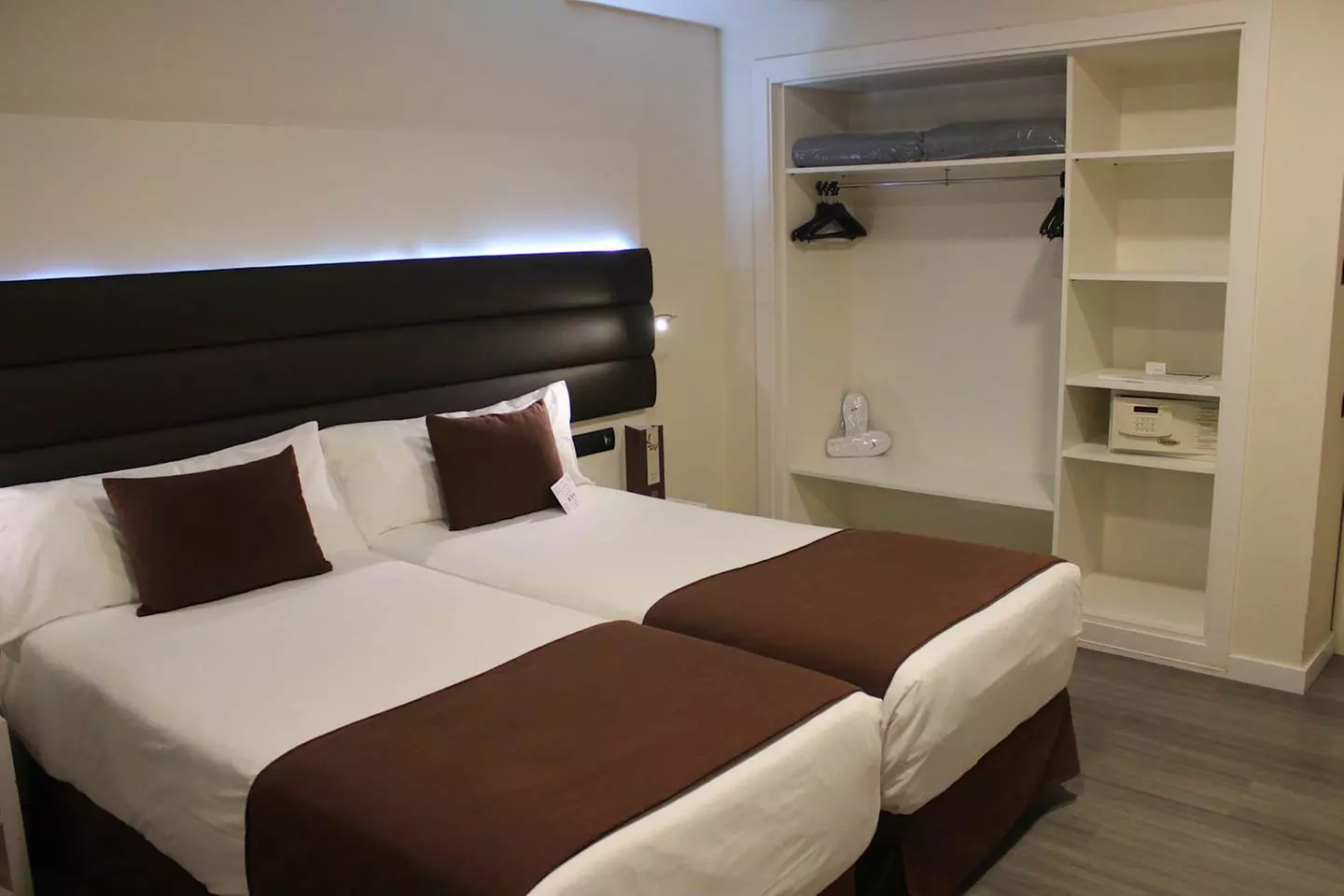 ✈ SPANIEN | Barcelona - BCN Urban Hotels Del Comte 2*, 2 Nächte - C...