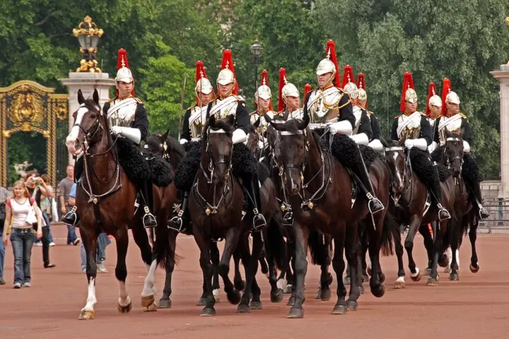 Buckingham Palace Entrance Ticket & Changing of the Guard Tour