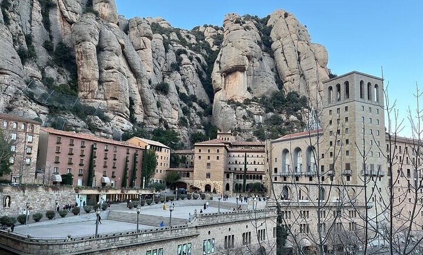 Image 4: Tour por la tarde de Montserrat, senderismo, teleférico y grupo muy...
