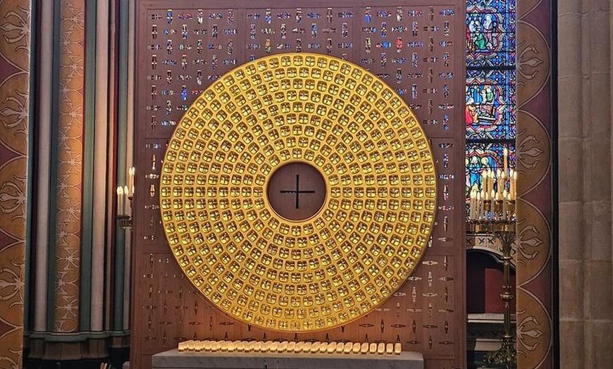 Image 1: Accès Notre-Dame : Explorez l'intérieur avec un Guide agréé.