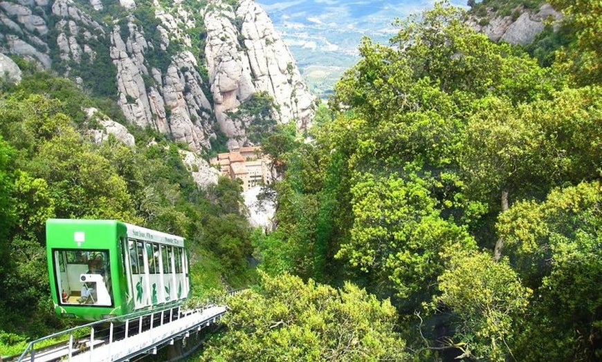 Image 3: Monasterio de Montserrat y Virgen Negra con Almuerzo en Casa Rural