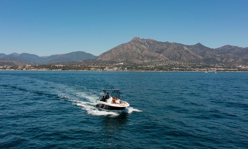 Image 5: Tour privado en barco en Marbella