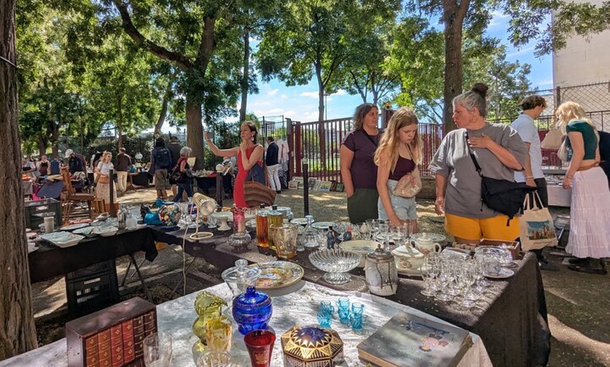 Image 16: Visite à pied des Vanves du marché aux puces