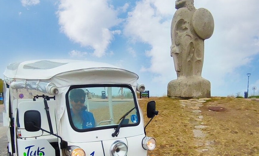 Image 5: Tour VIP Privado en Tuk tuk A Coruña