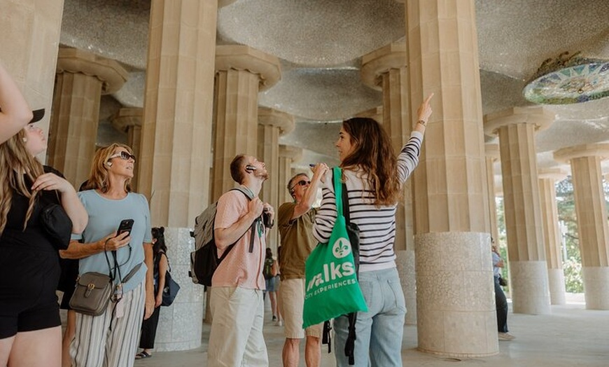 Image 10: Barcelona En un día Sagrada, Park Güell, casco antiguo y teleférico