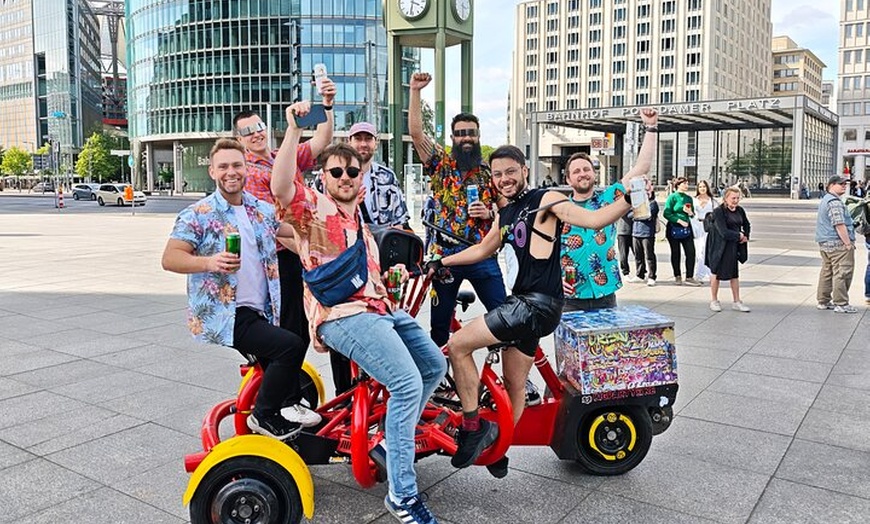 Image 12: Party und Beer Bike Private Sightseeing Tour Berlin mit Abholung