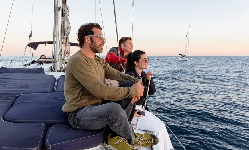 Image 8: Atardecer en velero con cava a bordo